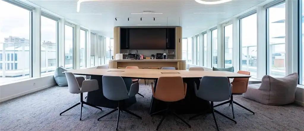 BELNINE: nieuwe kantoren 684m² te huur foto 4