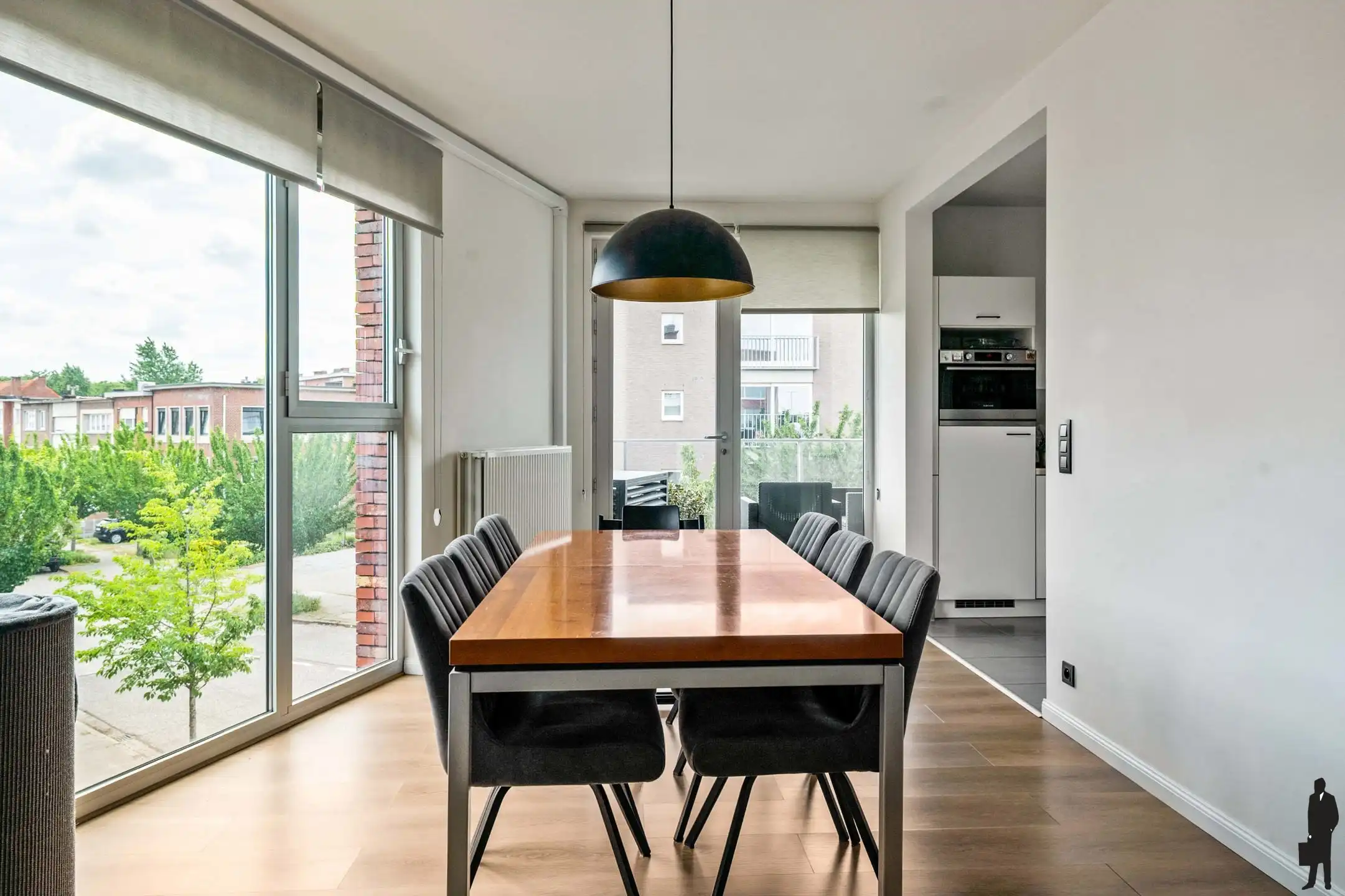 Instapklaar appartement met 2 slpks, terras en staanplaats foto 5