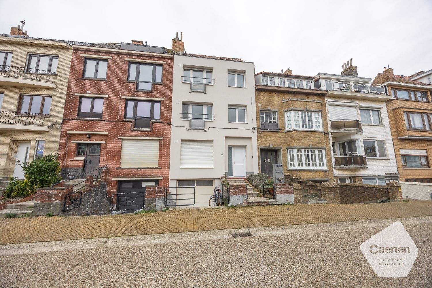 Opbrengsteigendom met 3 appartementen op toplocatie foto {{pictureIndex}}