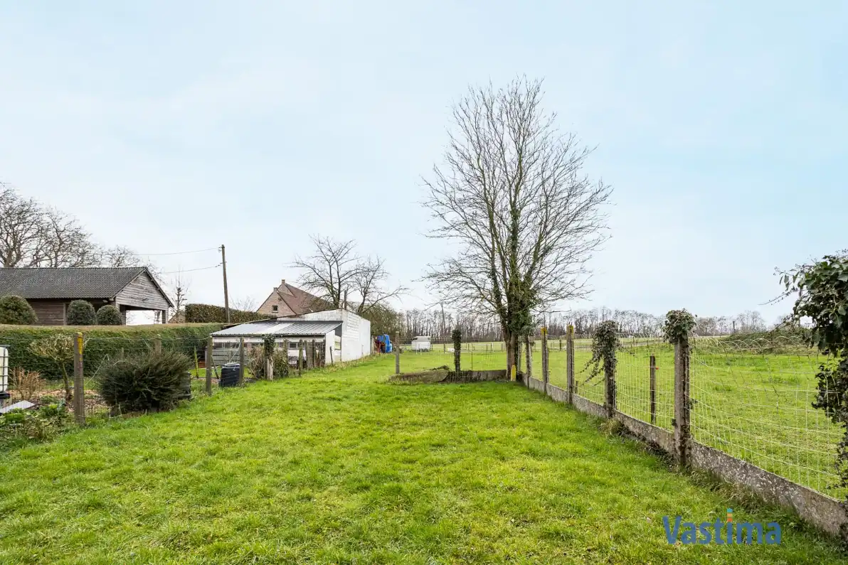 Woning met loods en grote tuin foto 29