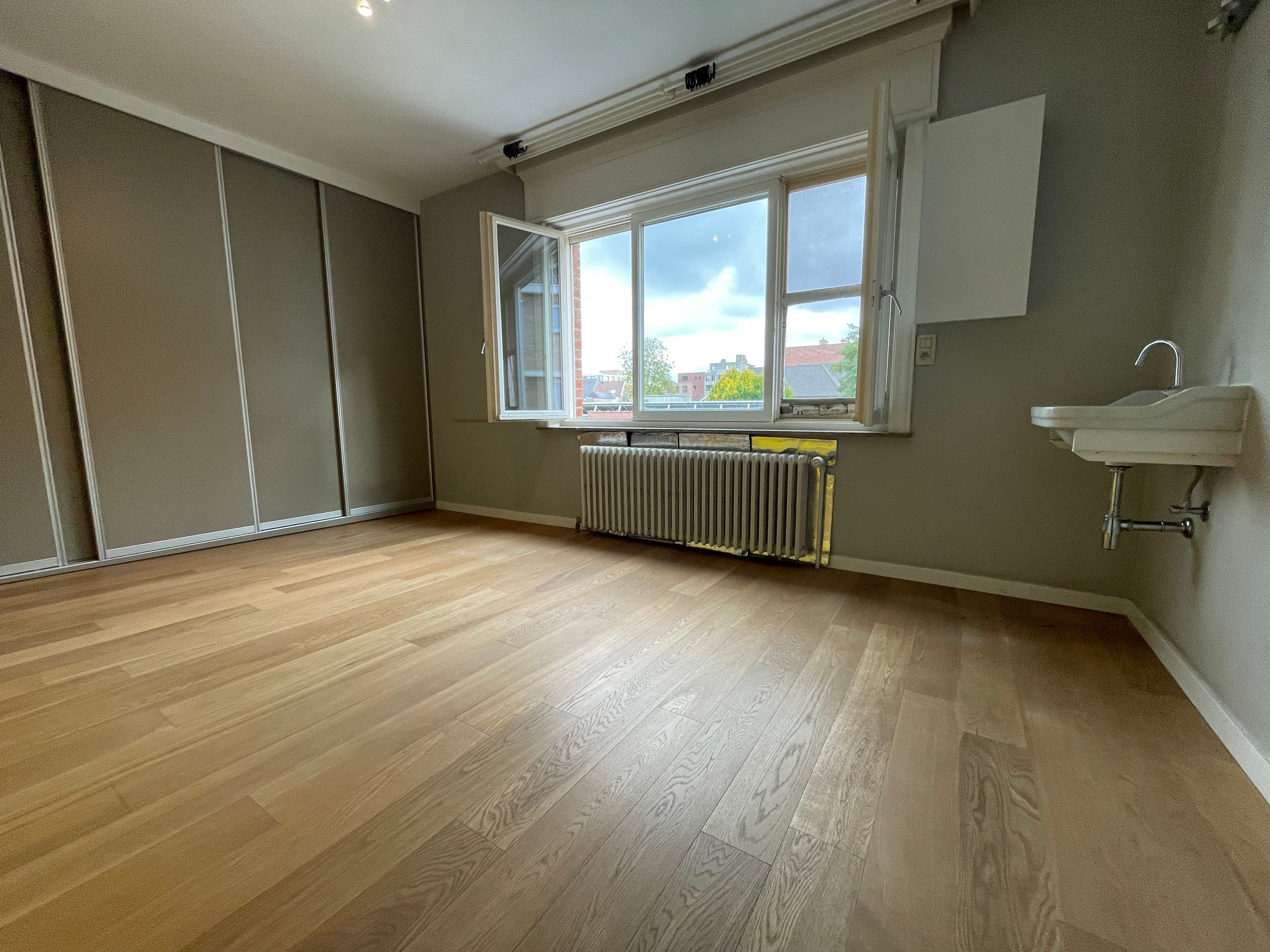 Ruime vier-slaapkamer BURGERWONING + garage & groot terras foto 31