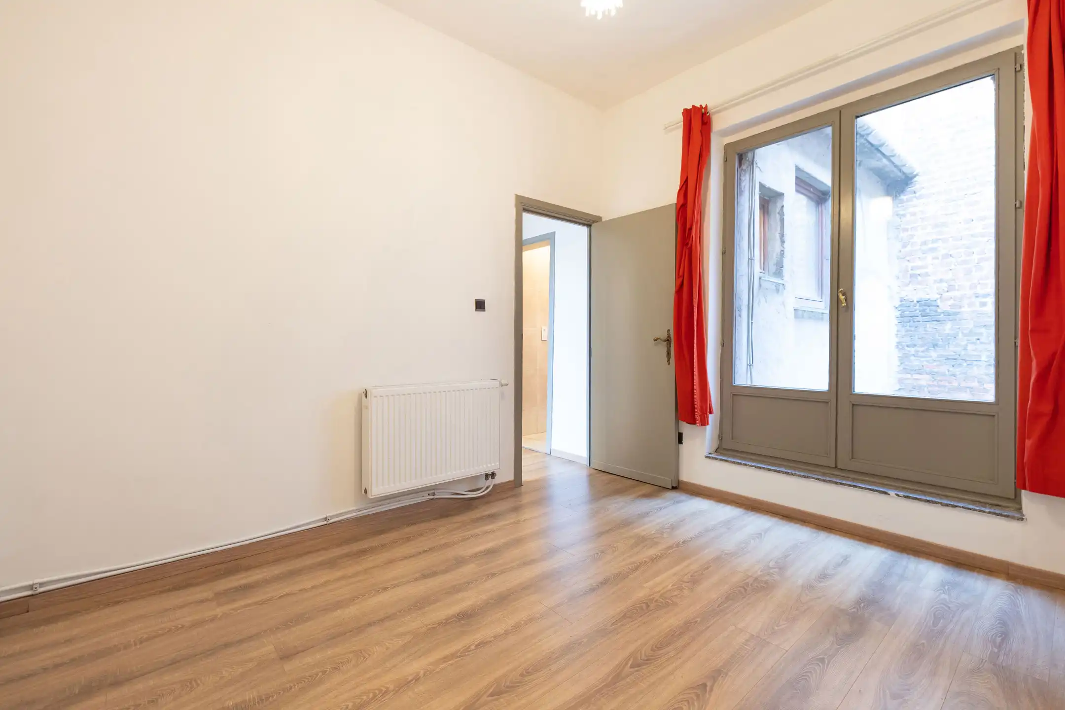 Een ruime woning met potentieel op toplocatie foto 21