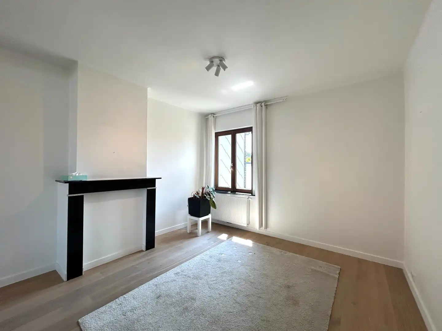 Instapklaar twee-slaapkamerappartement te centrum Tielt! foto 2