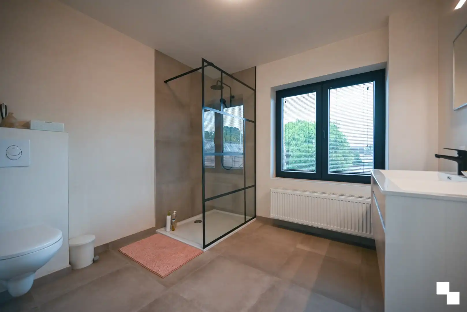 Rustig gelegen, instapklare gezinswoning met drie slaapkamers te Izegem foto 30