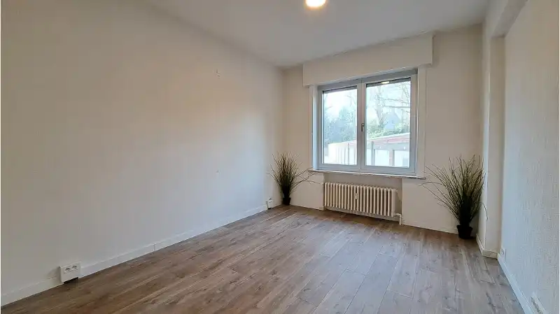 Ruim instapklaar gelijkvloers 3-slaapkamerappartement te koop in Sint-Michiels Brugge foto 6