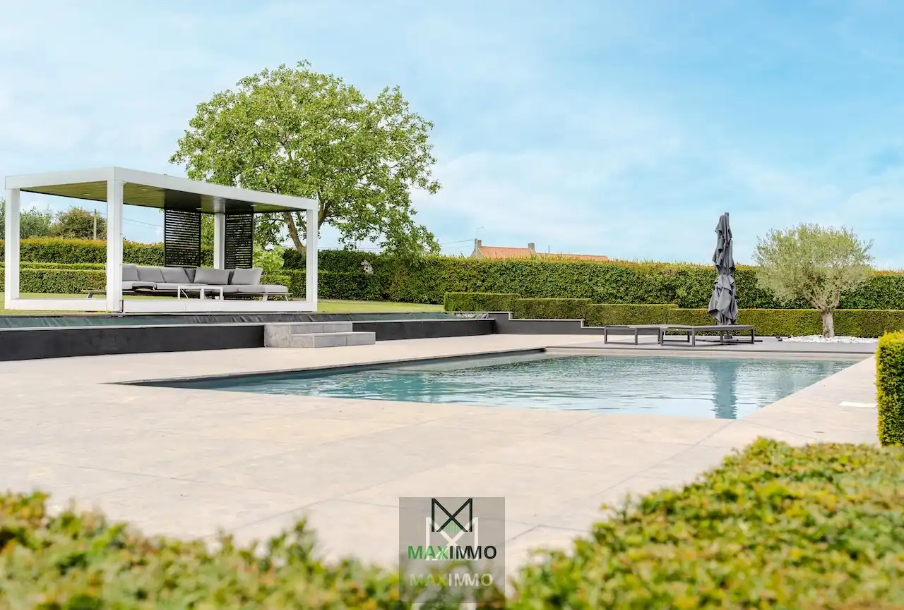 Exclusieve Villa met Loods 360 m² en Zicht op de Kemmelberg foto {{pictureIndex}}