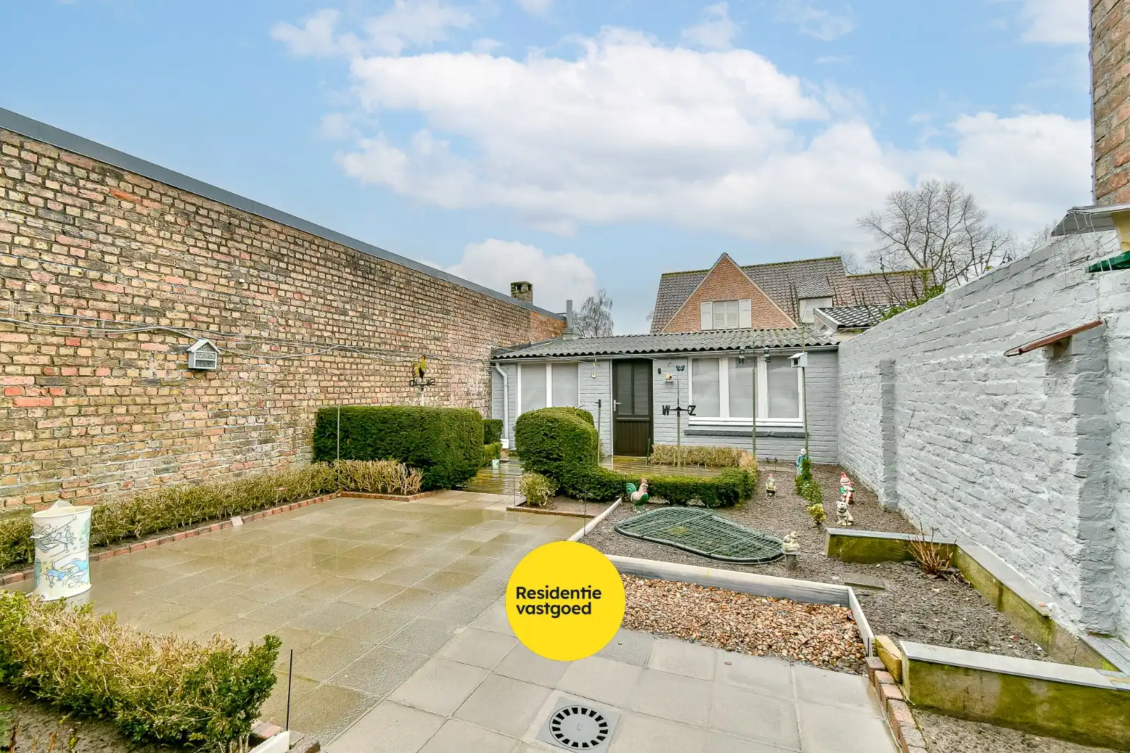 Te renoveren gezinswoning met drie slaapkamers en zongerichte tuin foto 8