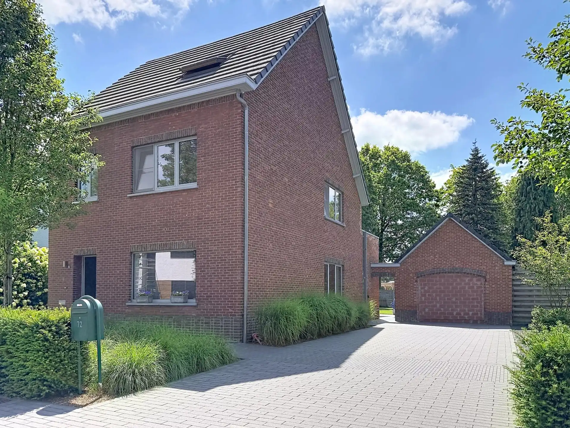 Verrassend ruime instapklare woning met 3 slaapkamers op een mooi perceel. foto 2