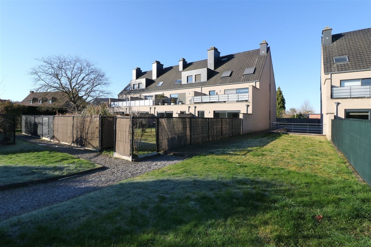 Centraal, doch rustig gelegen duplex met 2 slpk. en afgesloten garage foto 36