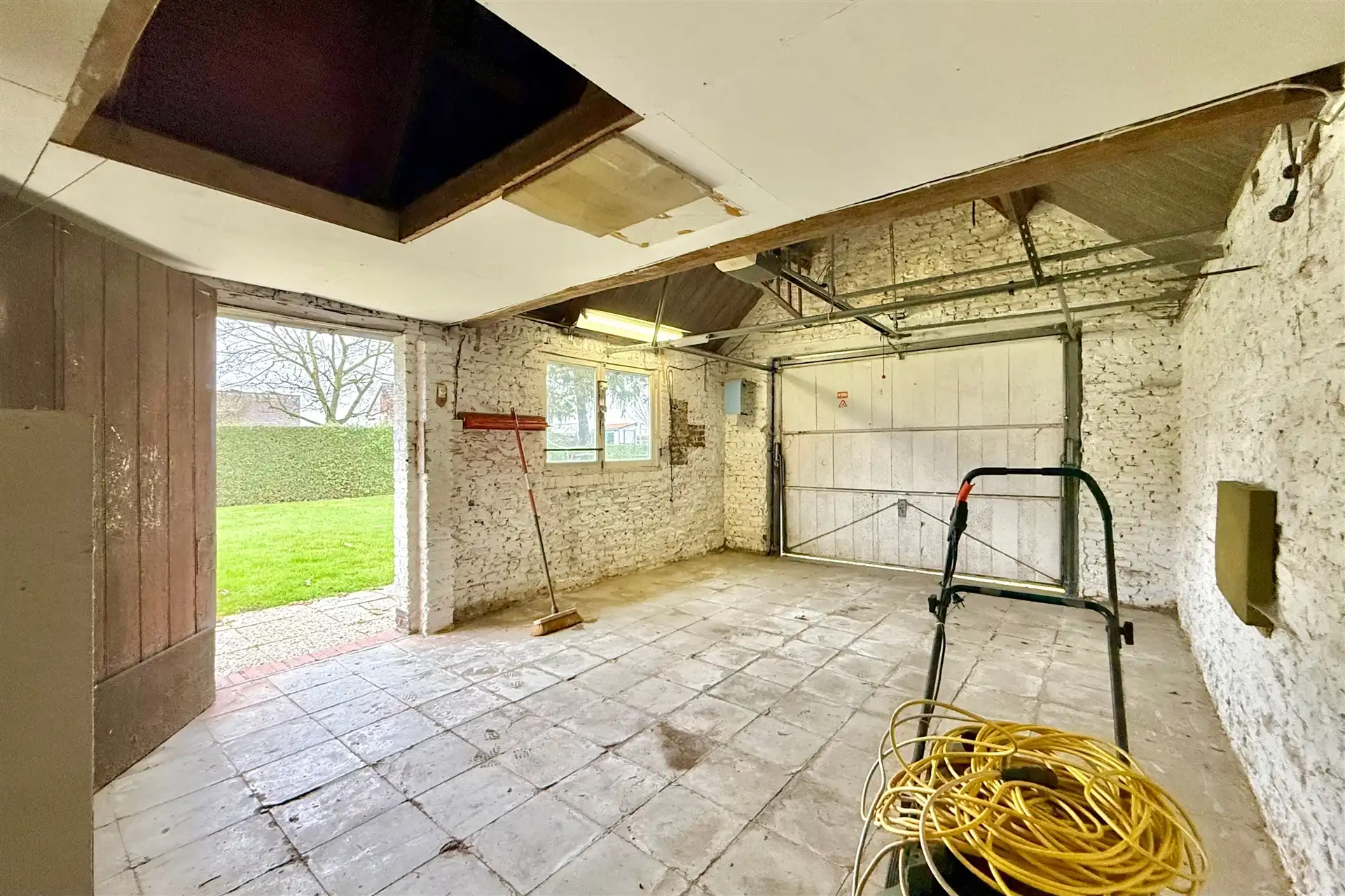 Te renoveren woning met tuin en garage foto 17