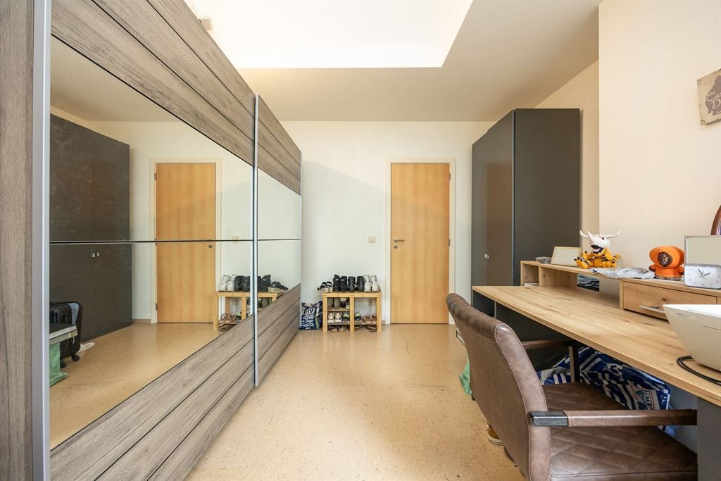 Ruim dakappartement met 2 grote terrassen foto 10