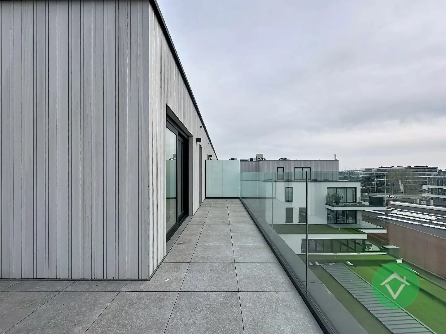 Topper aan de kust: duplex appartement met doorlopend zonneterras foto 33