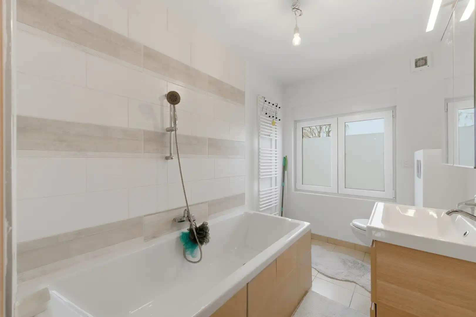 Instapklare halfopen bebouwing met 2 slaapkamers en ruime tuin foto 16