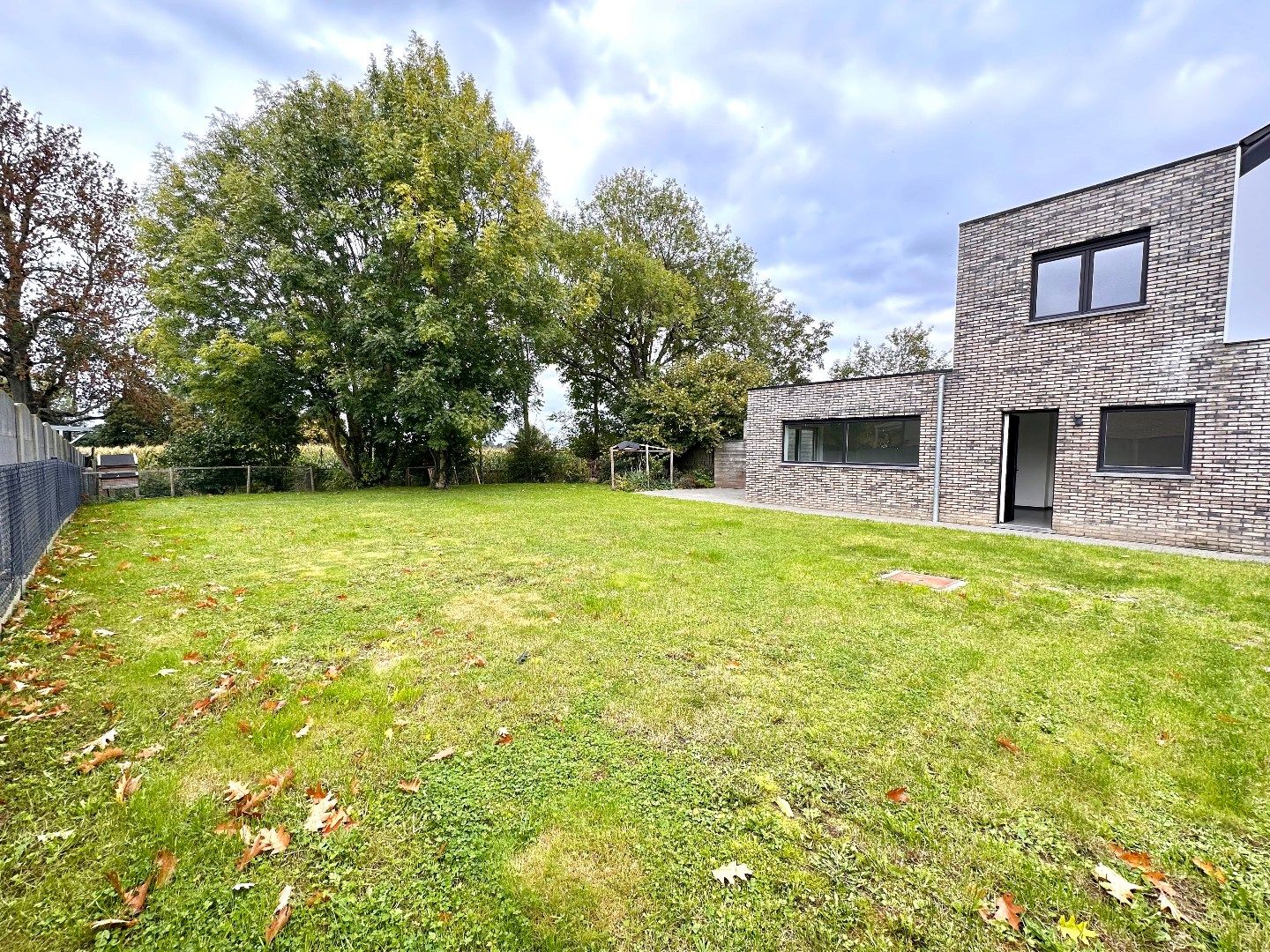 Volledig gerenoveerde halfopen bebouwing met ruime tuin te Sluizen (Tongeren) foto 17