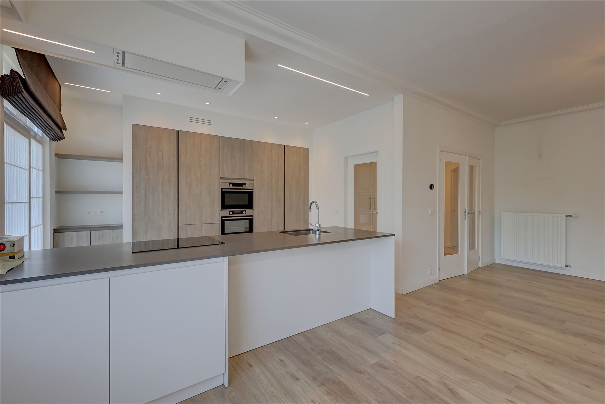 Prachtig appartement met twee slaapkamers, terras en garagebox in Wilrijk! foto 2