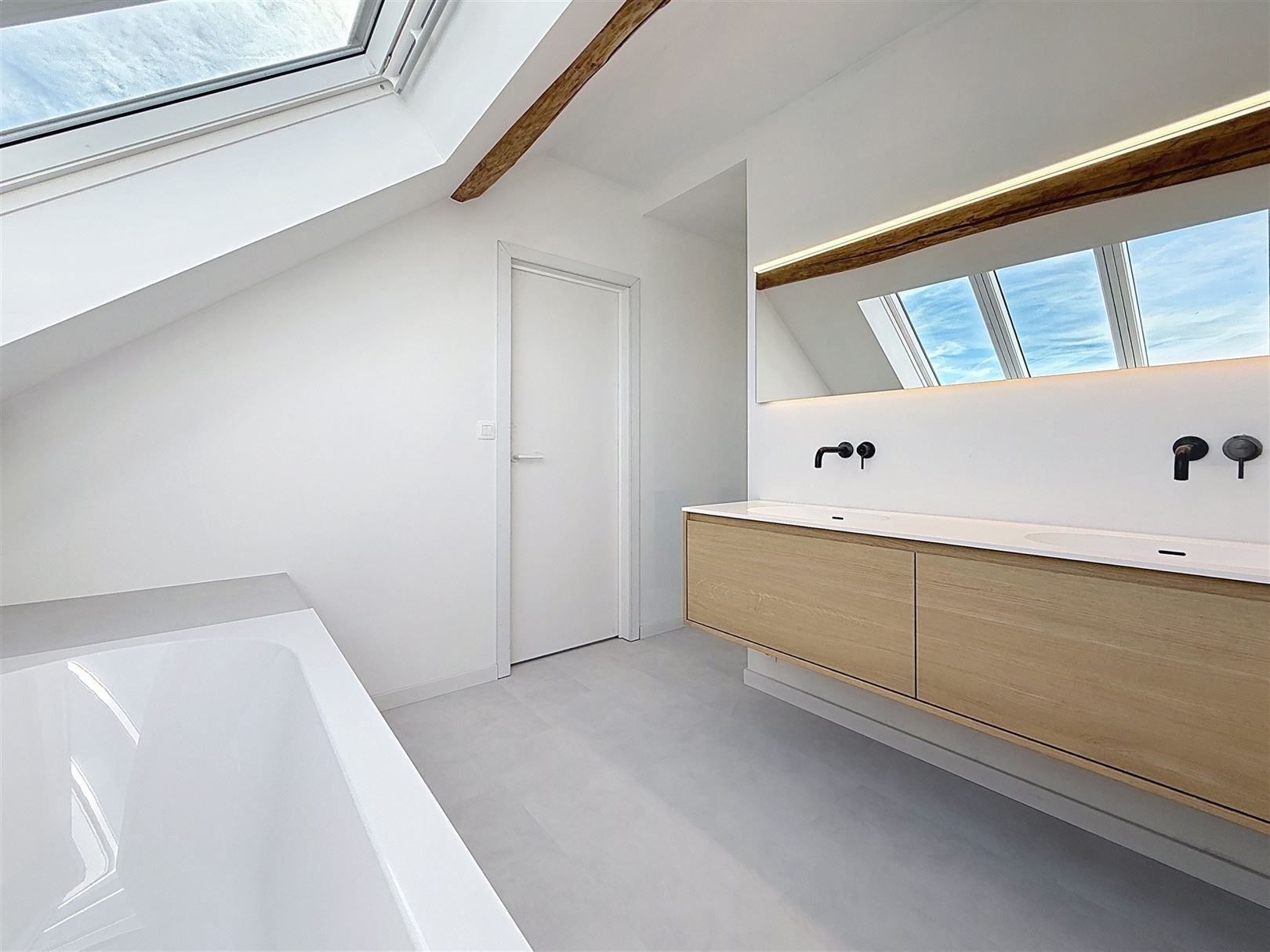 Energiezuinige, volledig gerenoveerde hoeve met bijgebouwen, 7a 83ca foto 65
