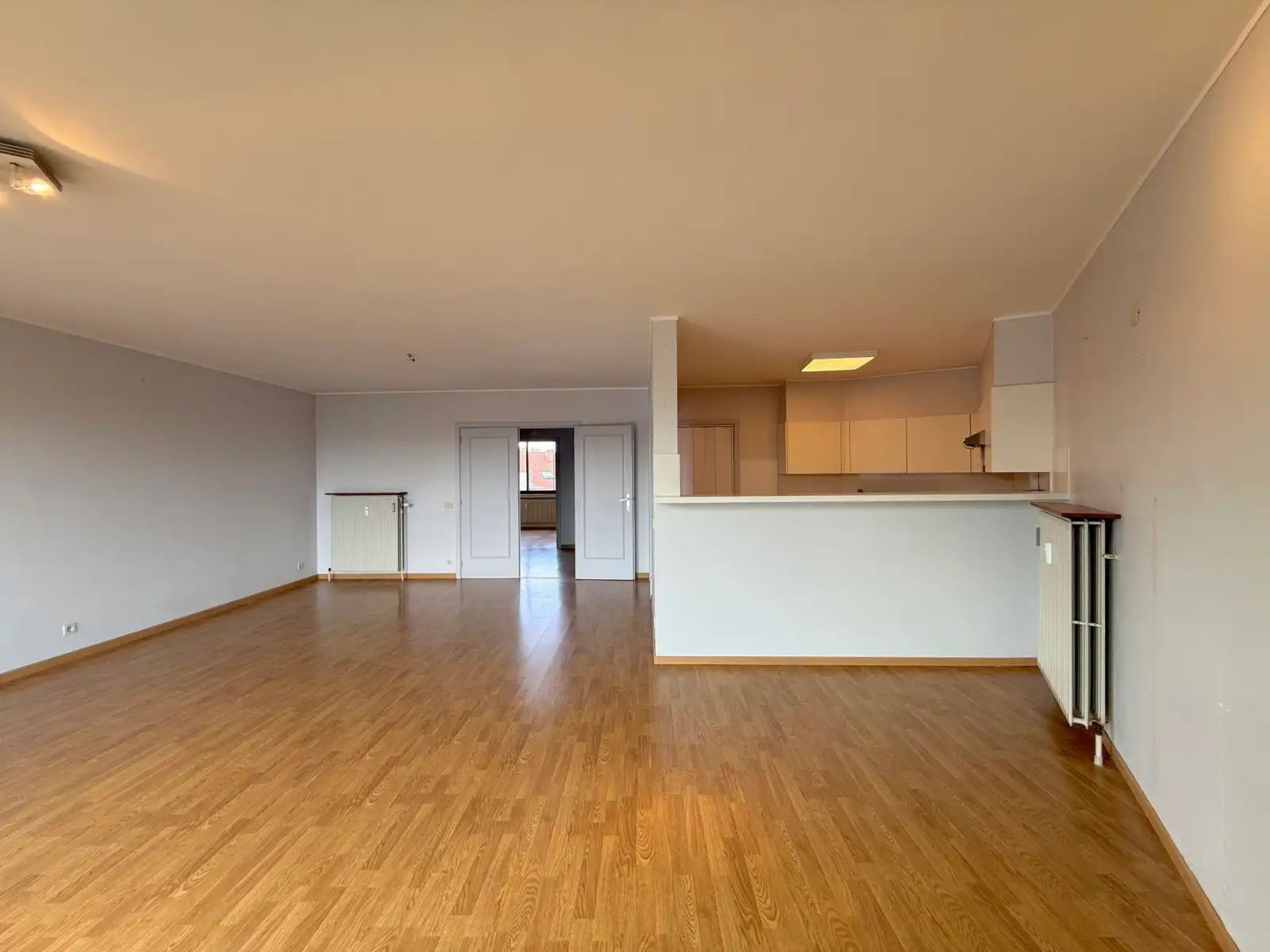Ruim appartement met 3 slpks in centrum Sint-Kruis foto 8