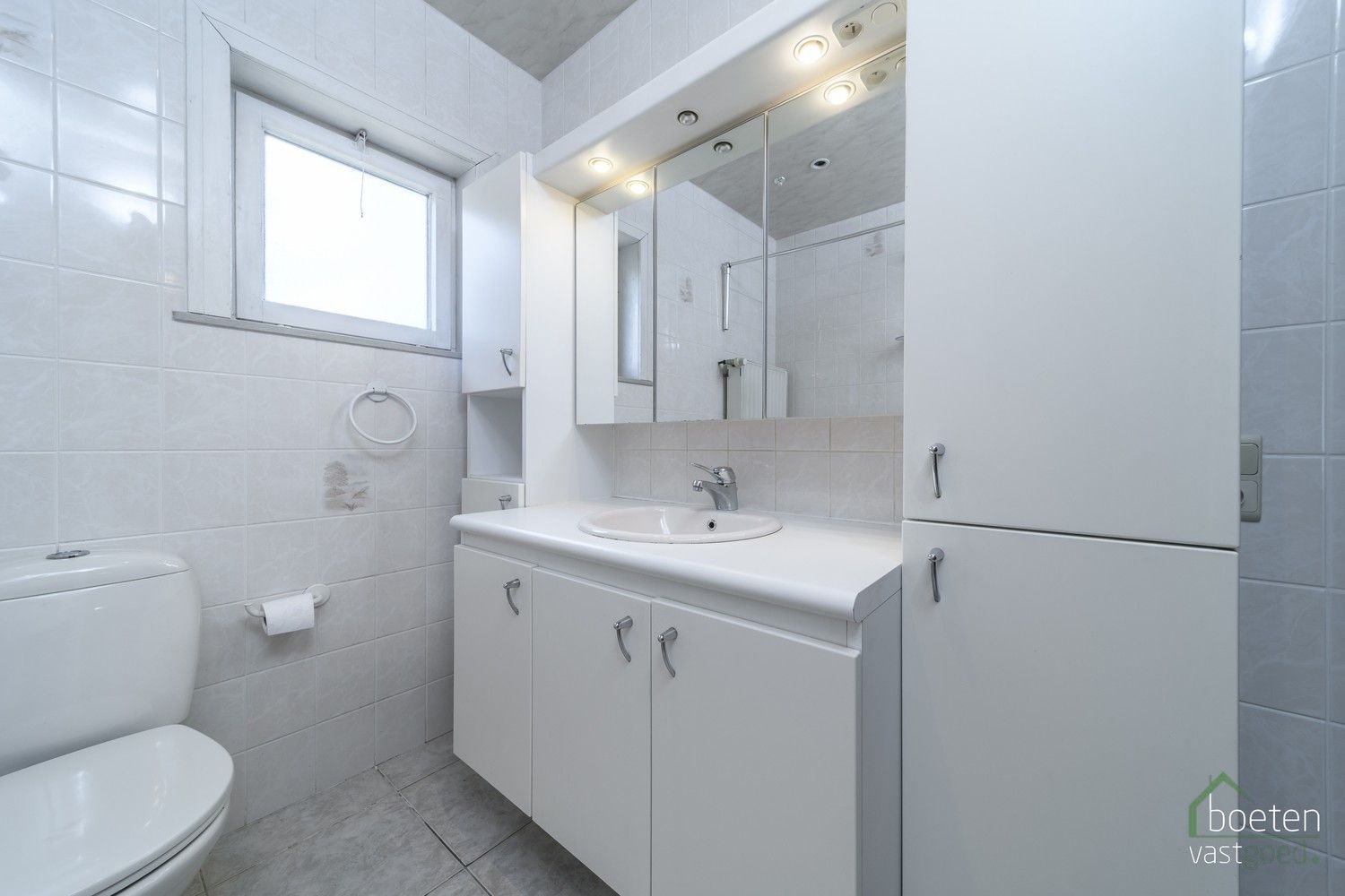 BEVEREN AAN DE IJZER: Zeer degelijke villa-bungalow met alle leefruimtes op het gelijkvloers, ruime garage en tuin op 772m² totale grondopp. foto 13