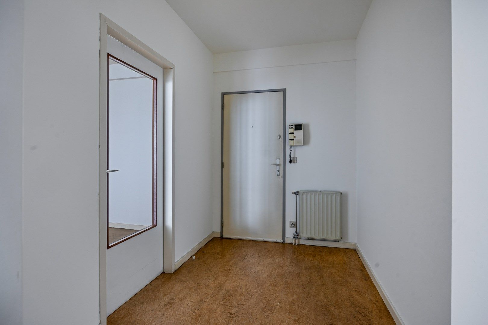 Op te frissen 1-slaapkamer-appartement in het bruisende Schaarbeek foto 3