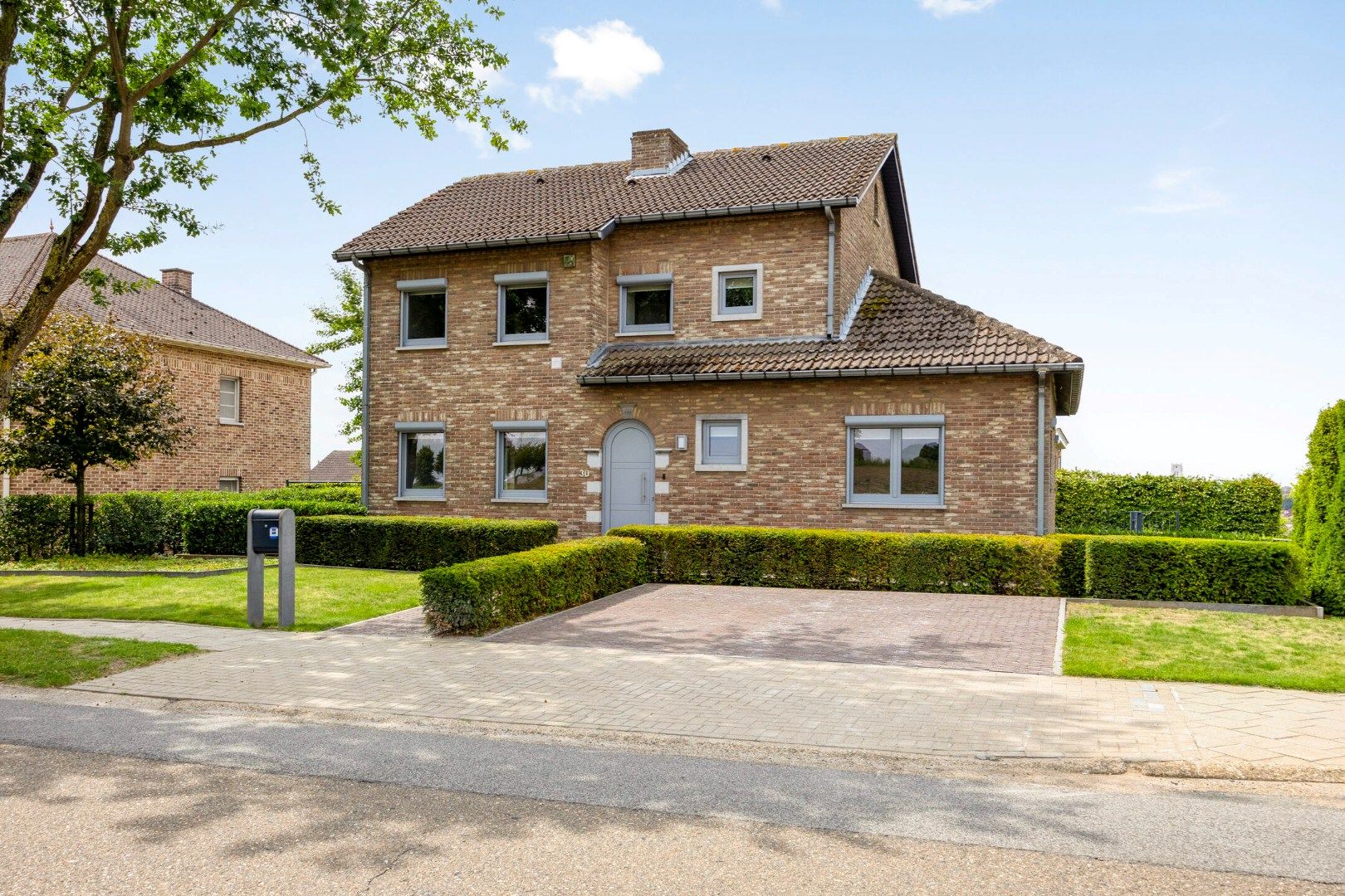 Ruime open bebouwing met zonnige tuin en mogelijkheid praktijkruimte foto 3