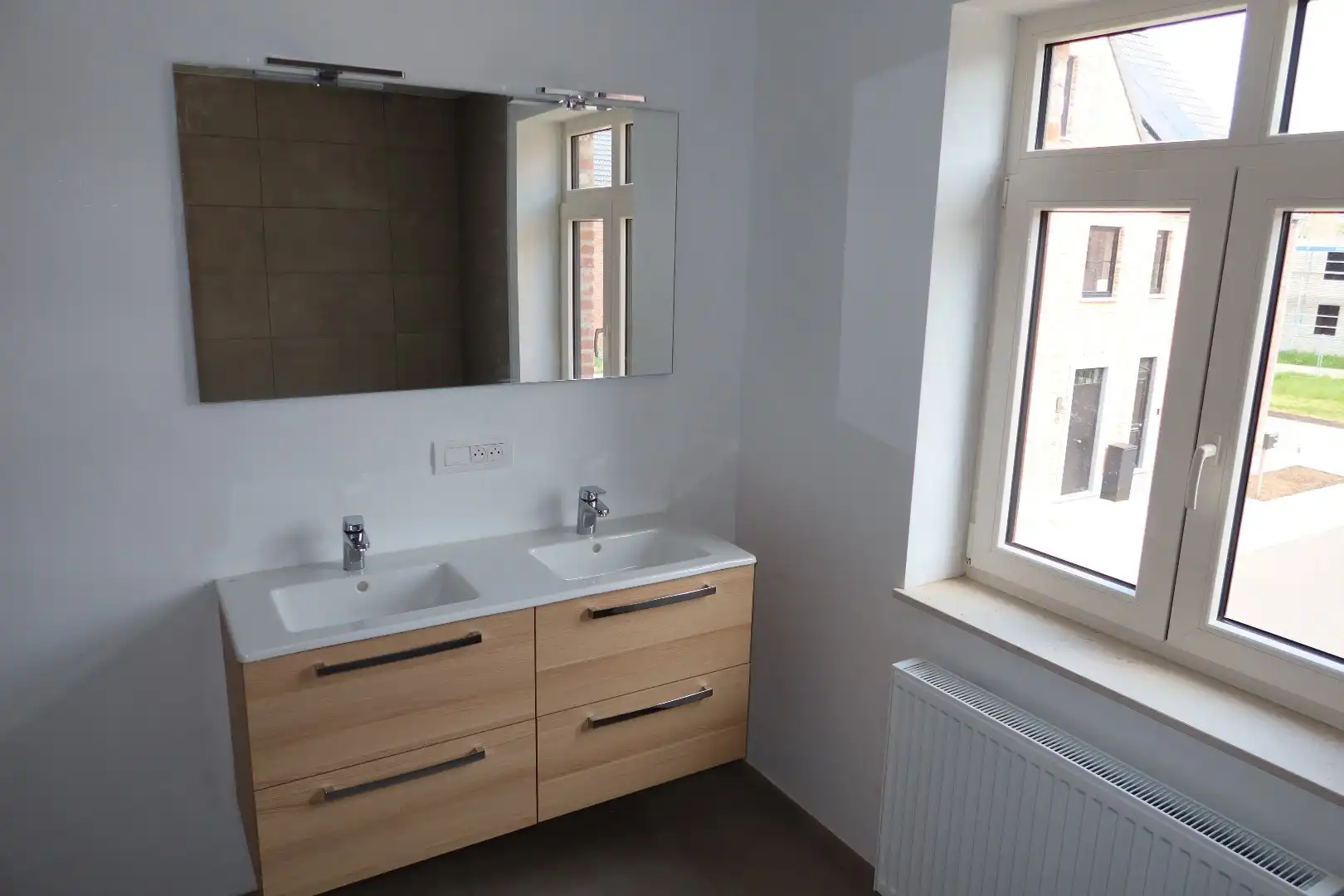 Recente pastorijwoning met 3 slk, carport en tuin foto 16