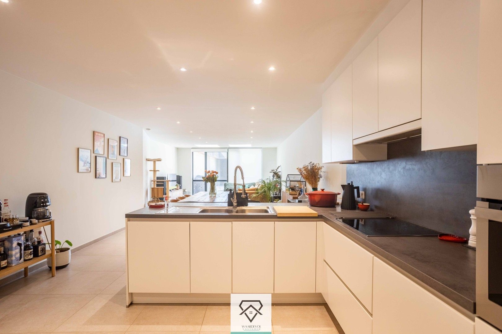 Uitzonderlijk appartement met tuin, zeer ruime garage en topligging nabij Sint-Pietersplein foto 11