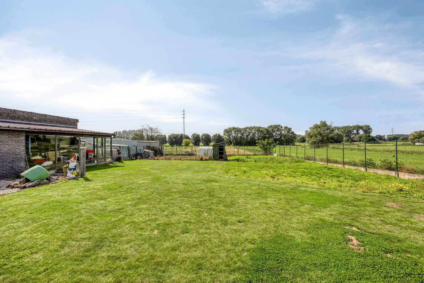 Vrijstaande woning met grote tuin en veel potentieel foto 23