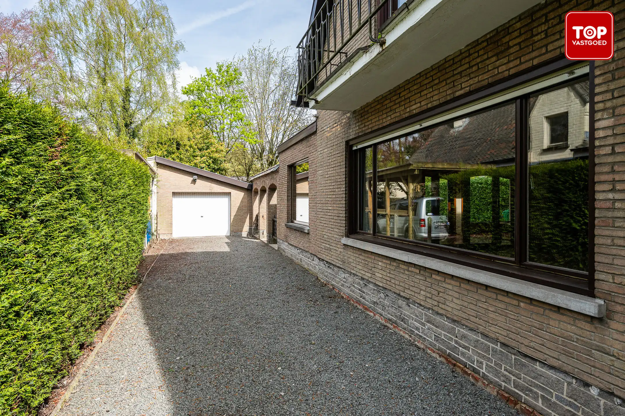 Te renoveren karaktervolle villa met 4 slaapkamers, gelegen op een perceel van 900 m². foto 24