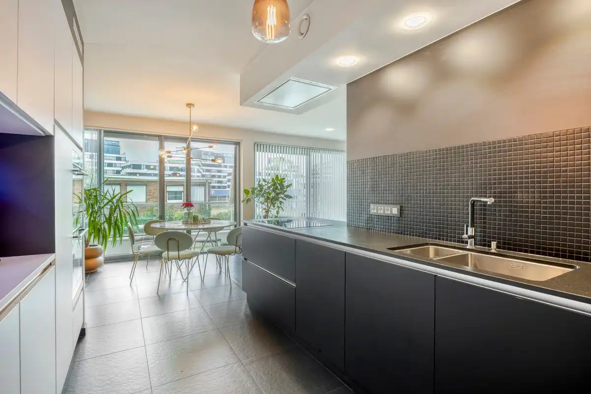 Jong en stijlvol appartement met westgericht terras, veel maatwerk en EPC-label A foto 6