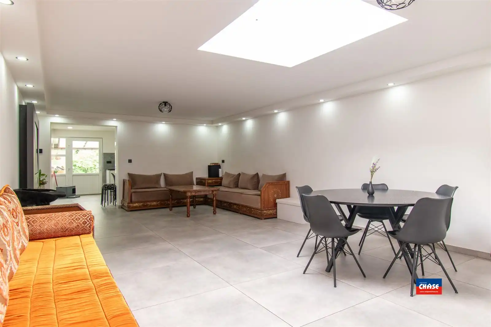 Gerenoveerde rijwoning met 4/5 slaapkamers en grote tuin foto 10