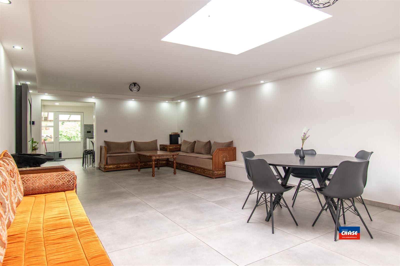 Gerenoveerde rijwoning met 4/5 slaapkamers en grote tuin foto 10