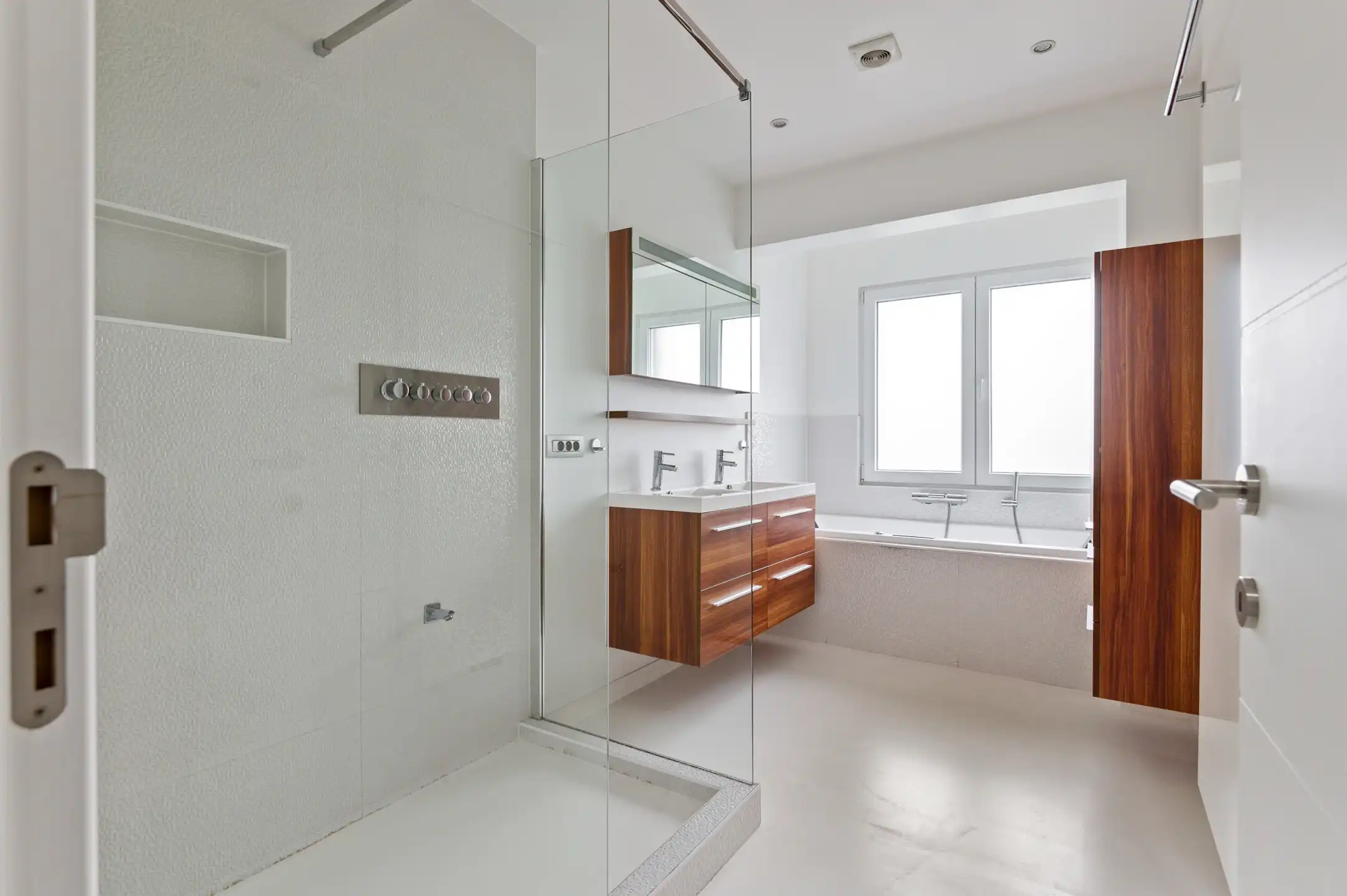 Instapklare luxewoning (235 m²!) met garage en zonnige tuin foto 23
