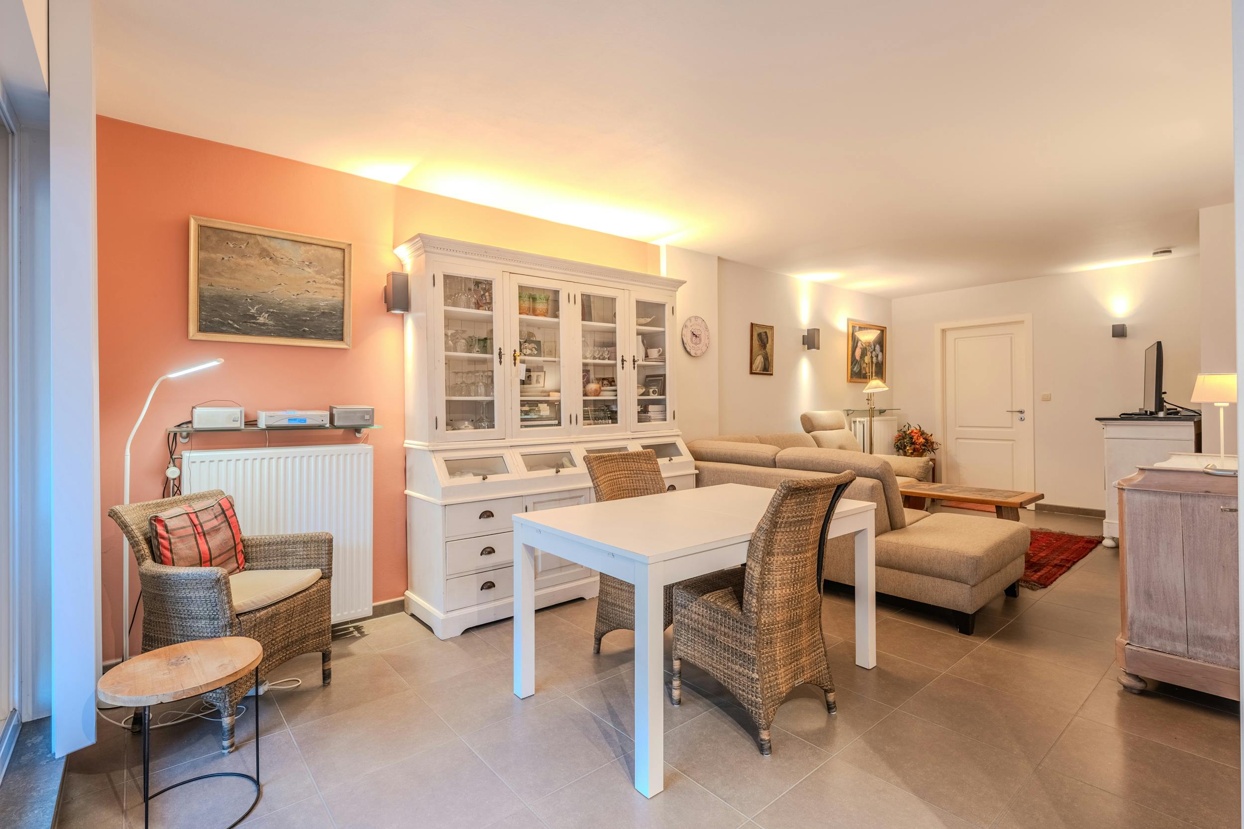 Ruim appartement met 2 slaapkamers vlakbij de Zeedijk ! foto 5