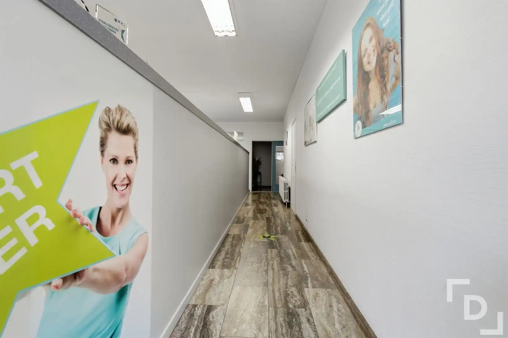 Ruim gebouw te koop met handelsruimte en appartement in Woumen. foto 7