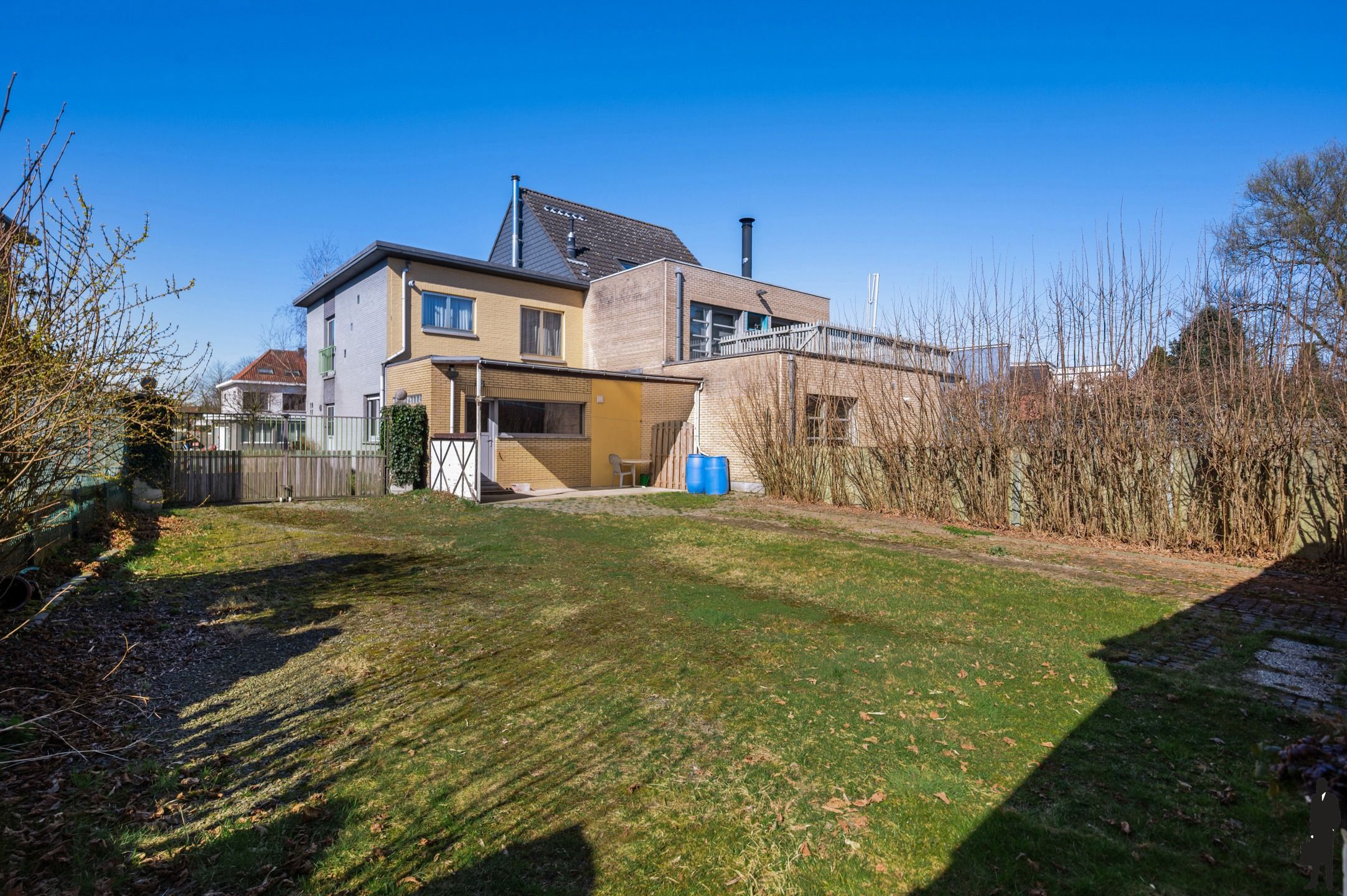 Te renoveren HOB met garage/magazijn met mogelijkheden foto 3