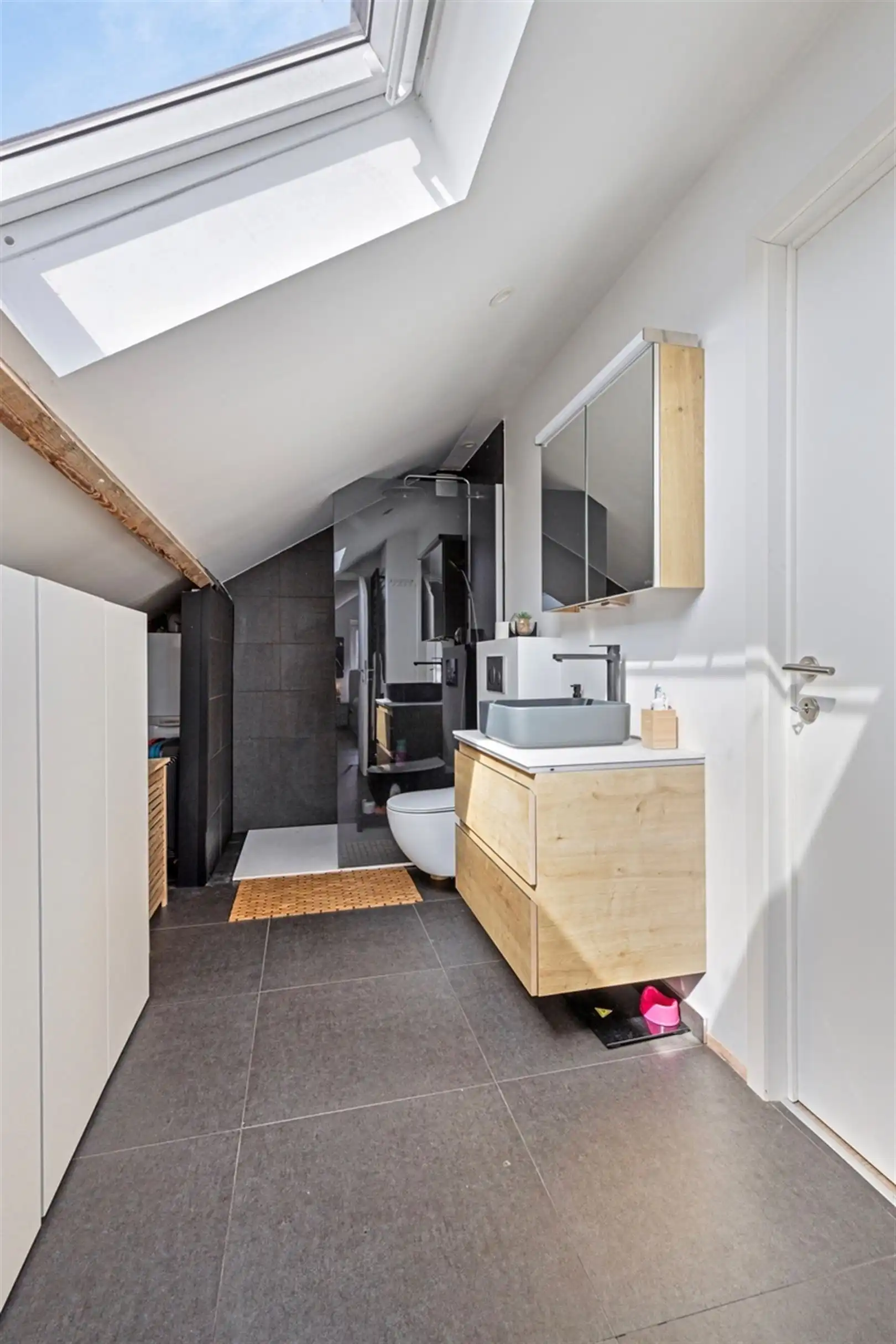 Instapklare open bebouwing op 480 m² met 3 slaapkamers en 2 badkamers. foto 11