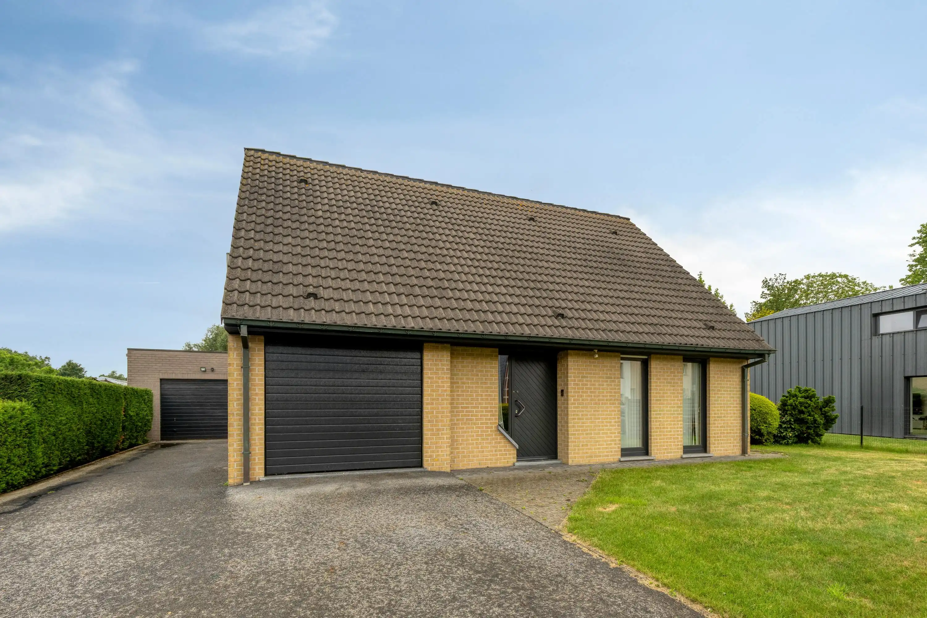 Woning met 3 slaapkamers in de Savooistraat in Ronse te koop foto {{pictureIndex}}