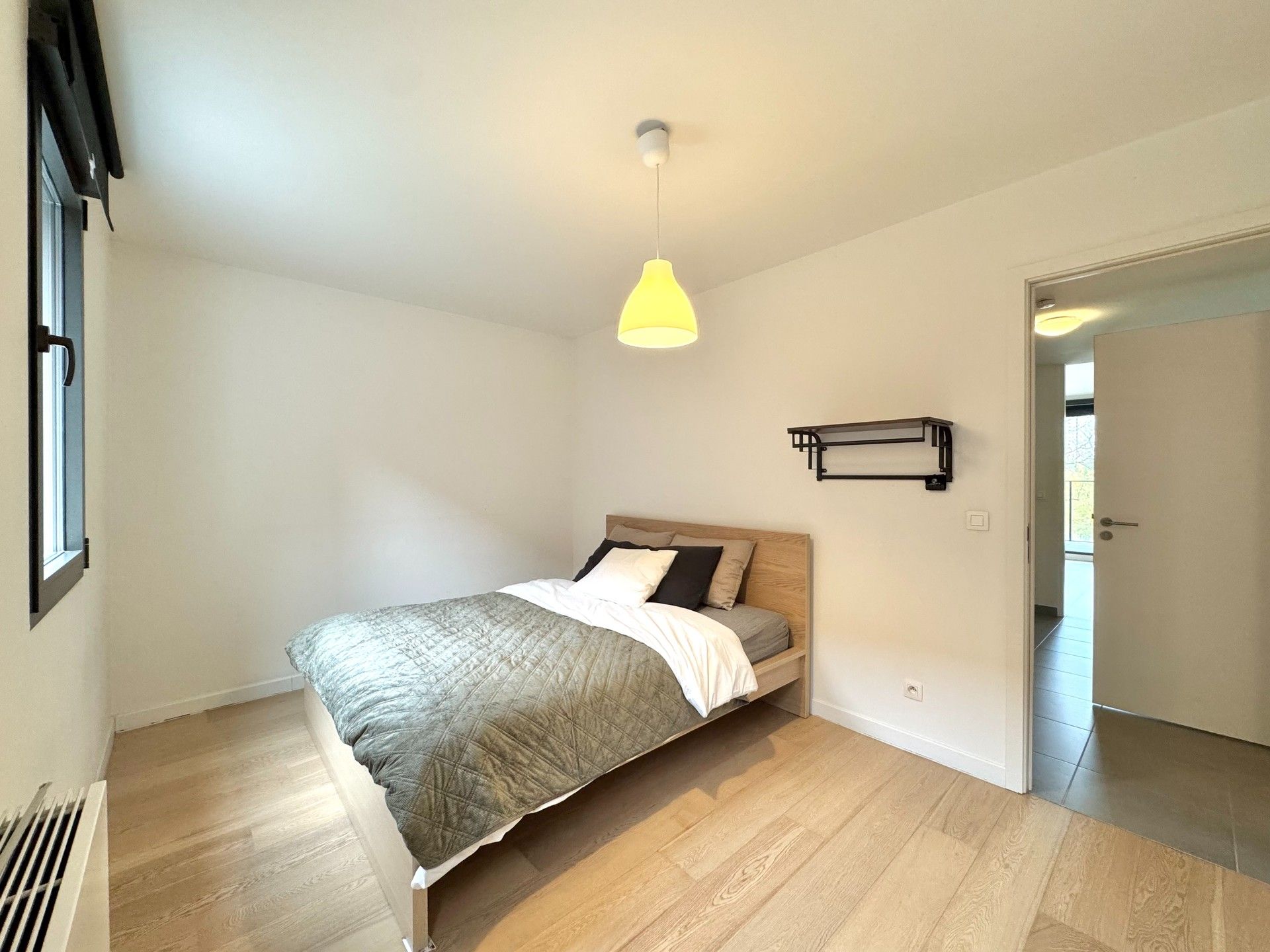 LICHTRIJK APPARTEMENT MET GROOT TERRAS EN PARKING - 125 M² foto 19