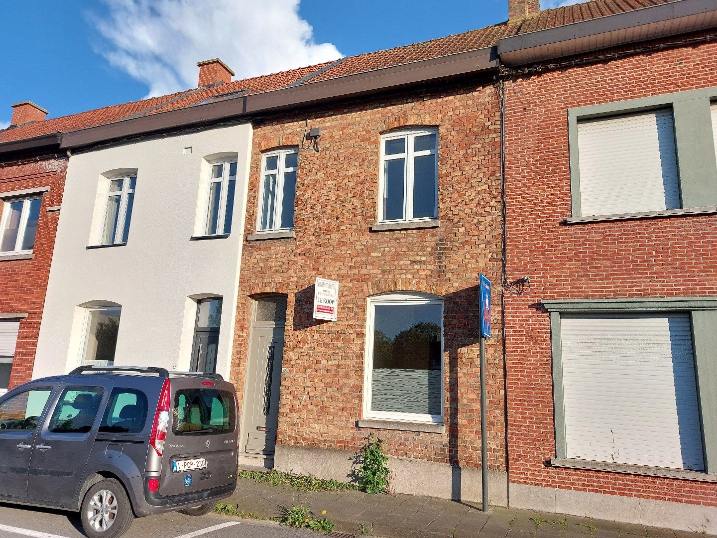 Woning nabij het centrum met 3 slaapkamers & uitweg. foto {{pictureIndex}}