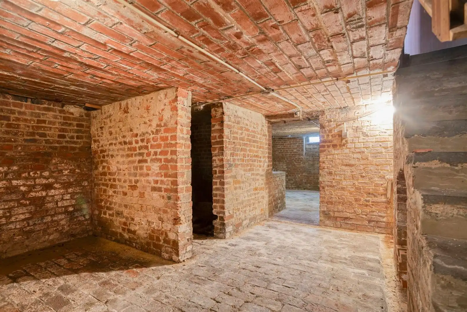 Openbebouwing met 5 slaapkamers garage en ruime tuin foto 17