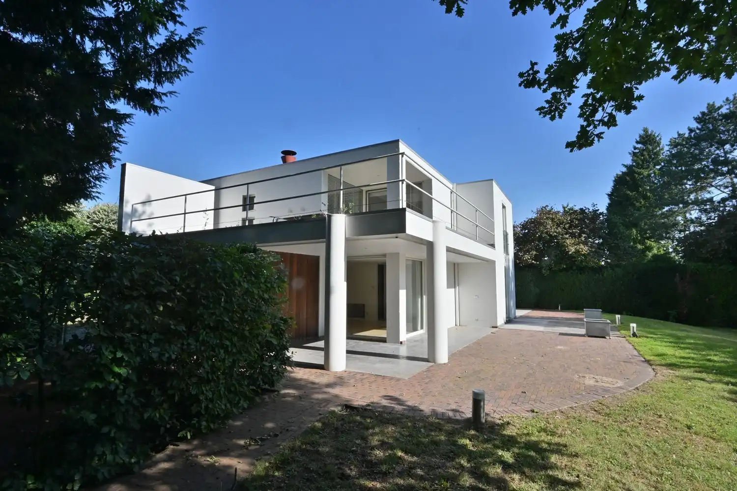 Moderne villa met ruime leefruimte, 4 slaapkamers en 2 badkamers op 13 are in gegeerde buurt Neerharen- Lanaken foto 2