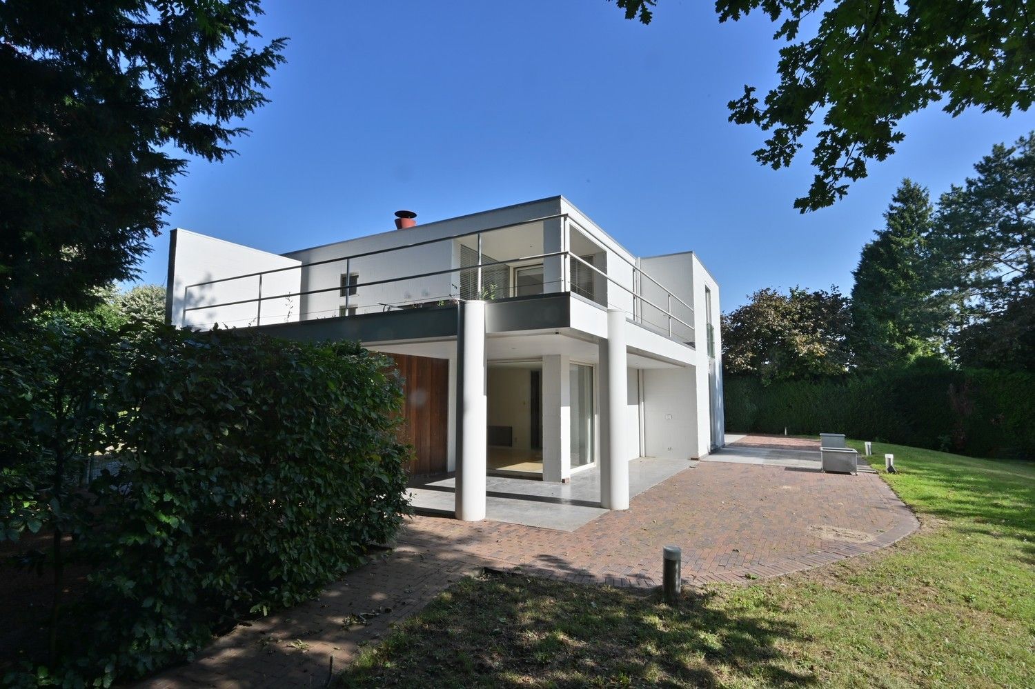 Moderne villa met ruime leefruimte, 4 slaapkamers en 2 badkamers op 13 are in gegeerde buurt Neerharen- Lanaken foto 2