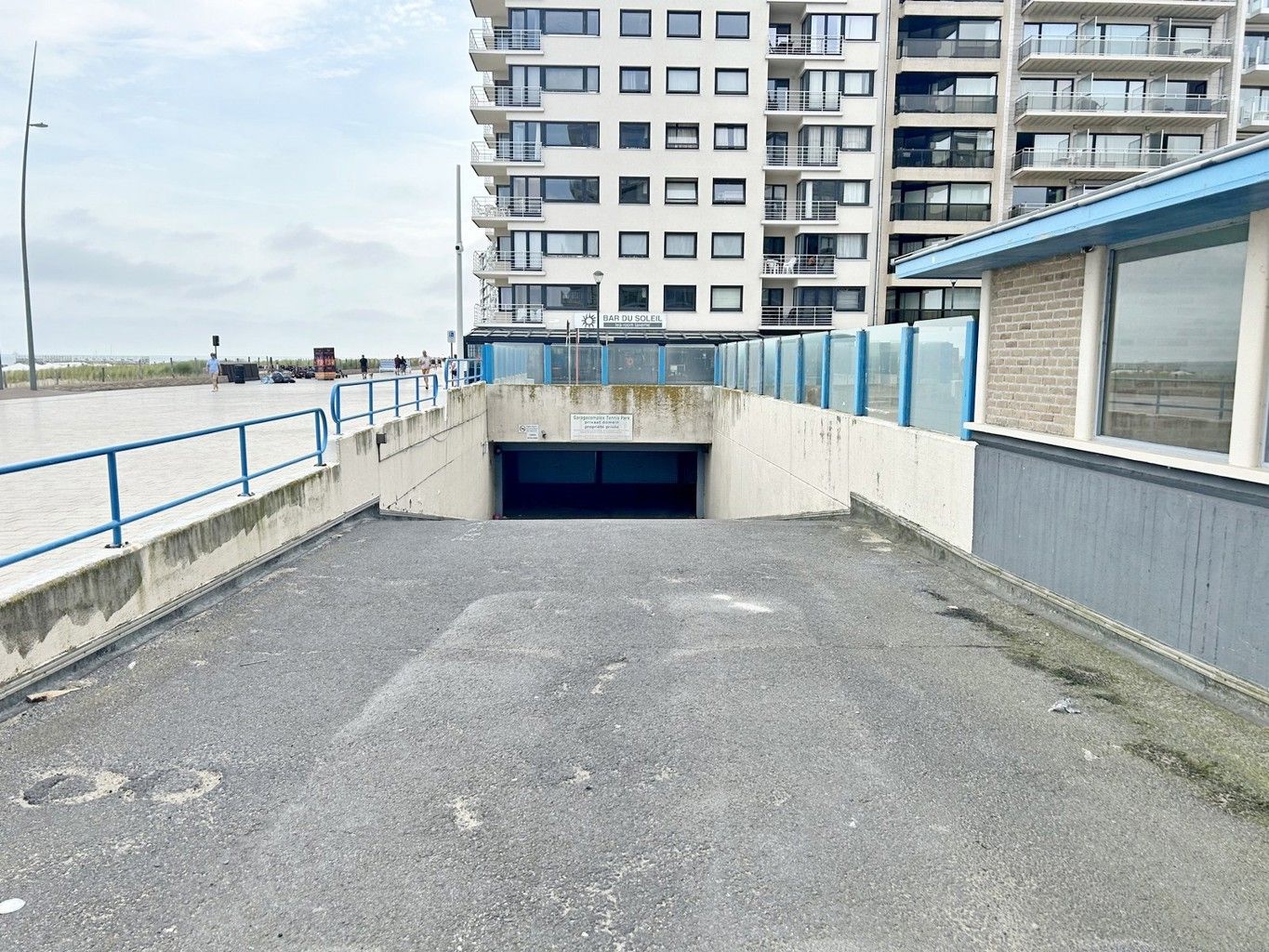 GARAGE TE HUUR  OP DE ZEEDIJK TE WESTENDE! foto 2