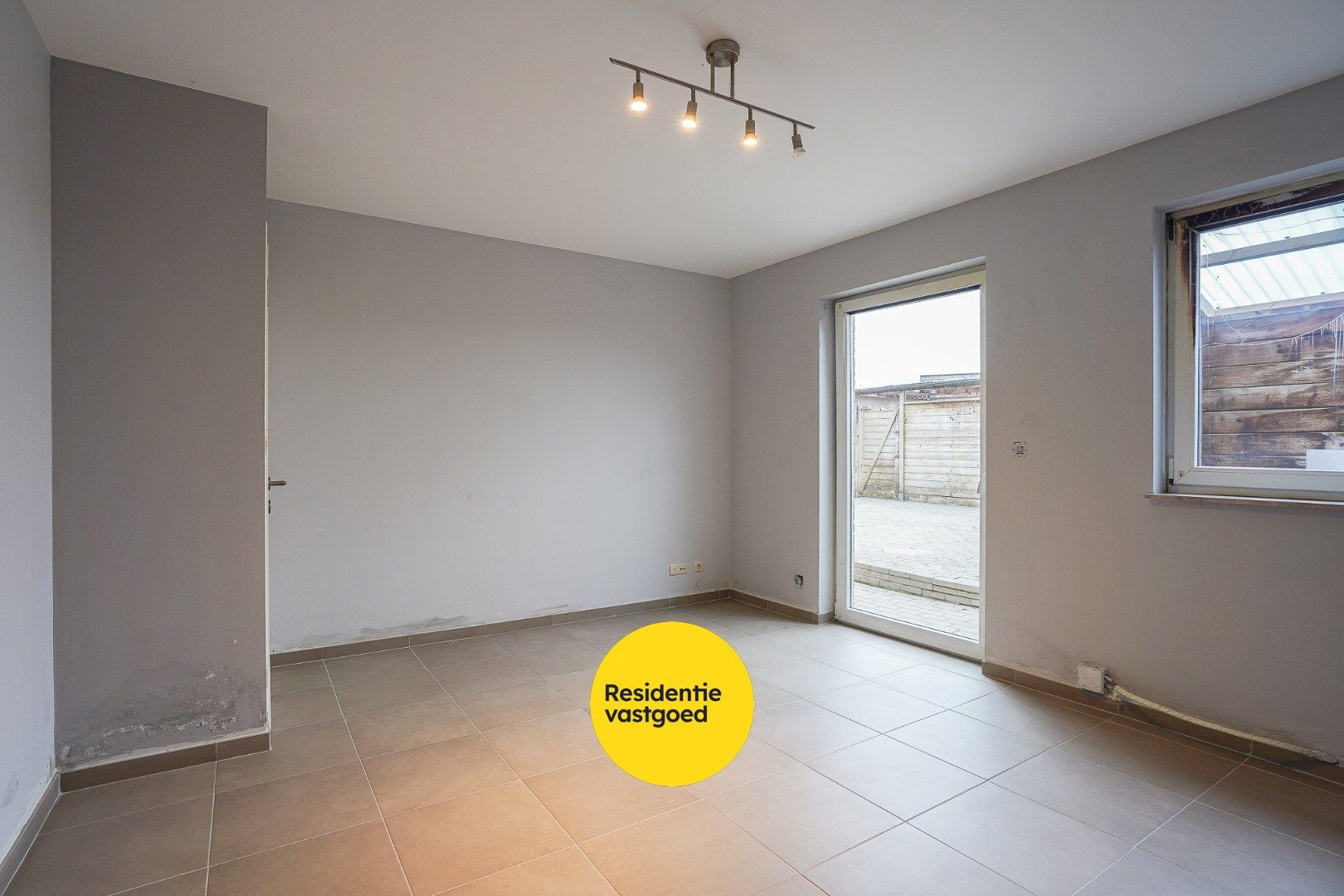 Gelijkvloers appartement inclusief garage, carport en staanplaats nabij het centrum van Ichtegem foto 12