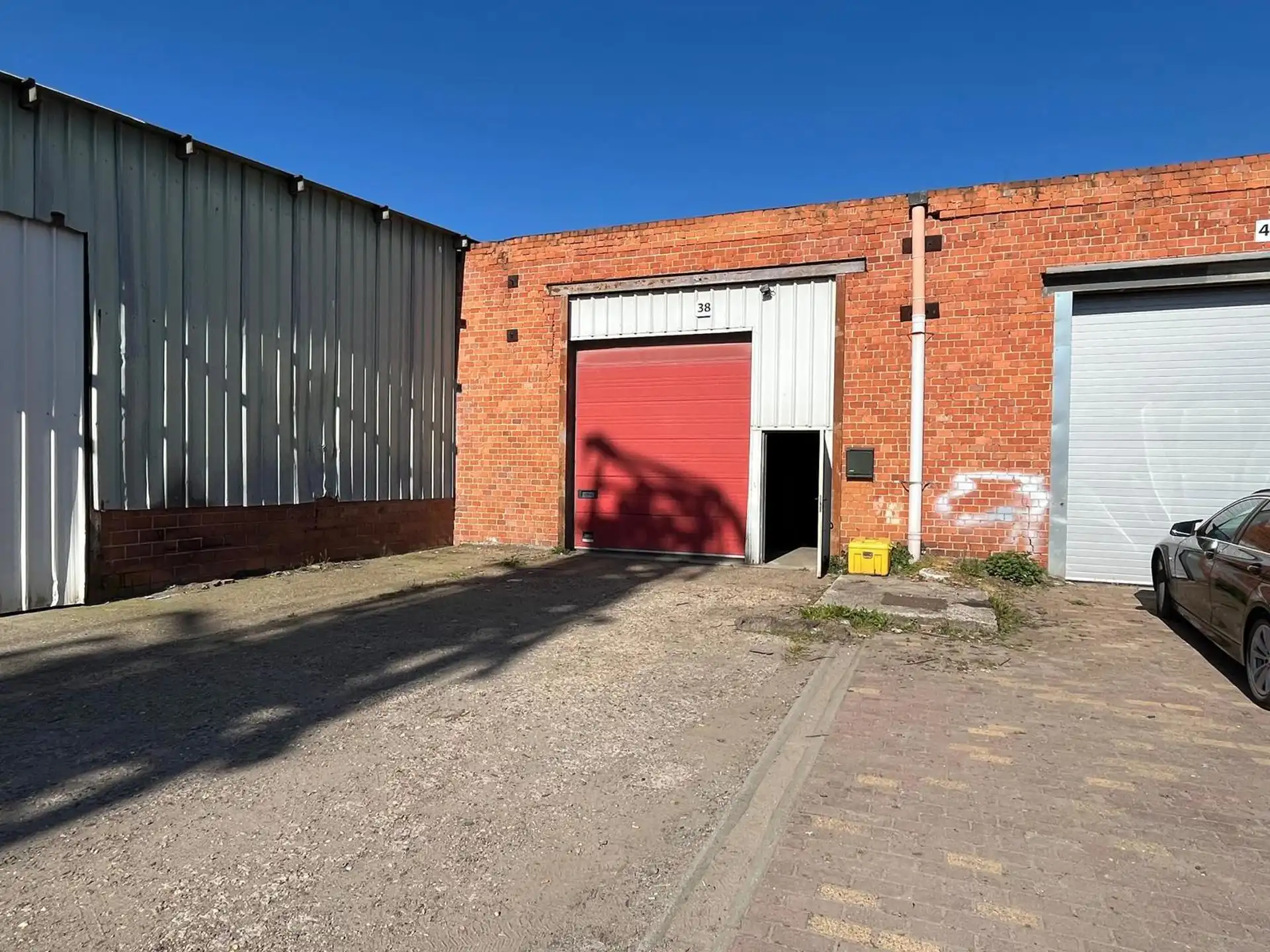 Magazijn Unit 38 EB  van 232 m²  centraal  tussen A12 en E19 (geen poort) foto 2