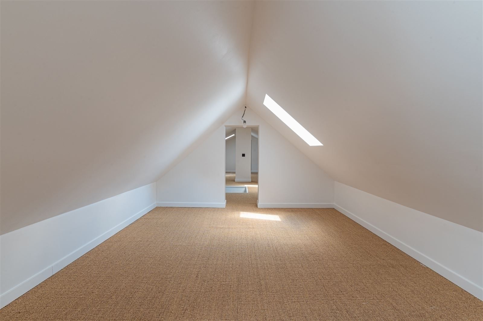Magnifiek gerenoveerde woning met bijgebouw en parkeergelegenheid foto 23