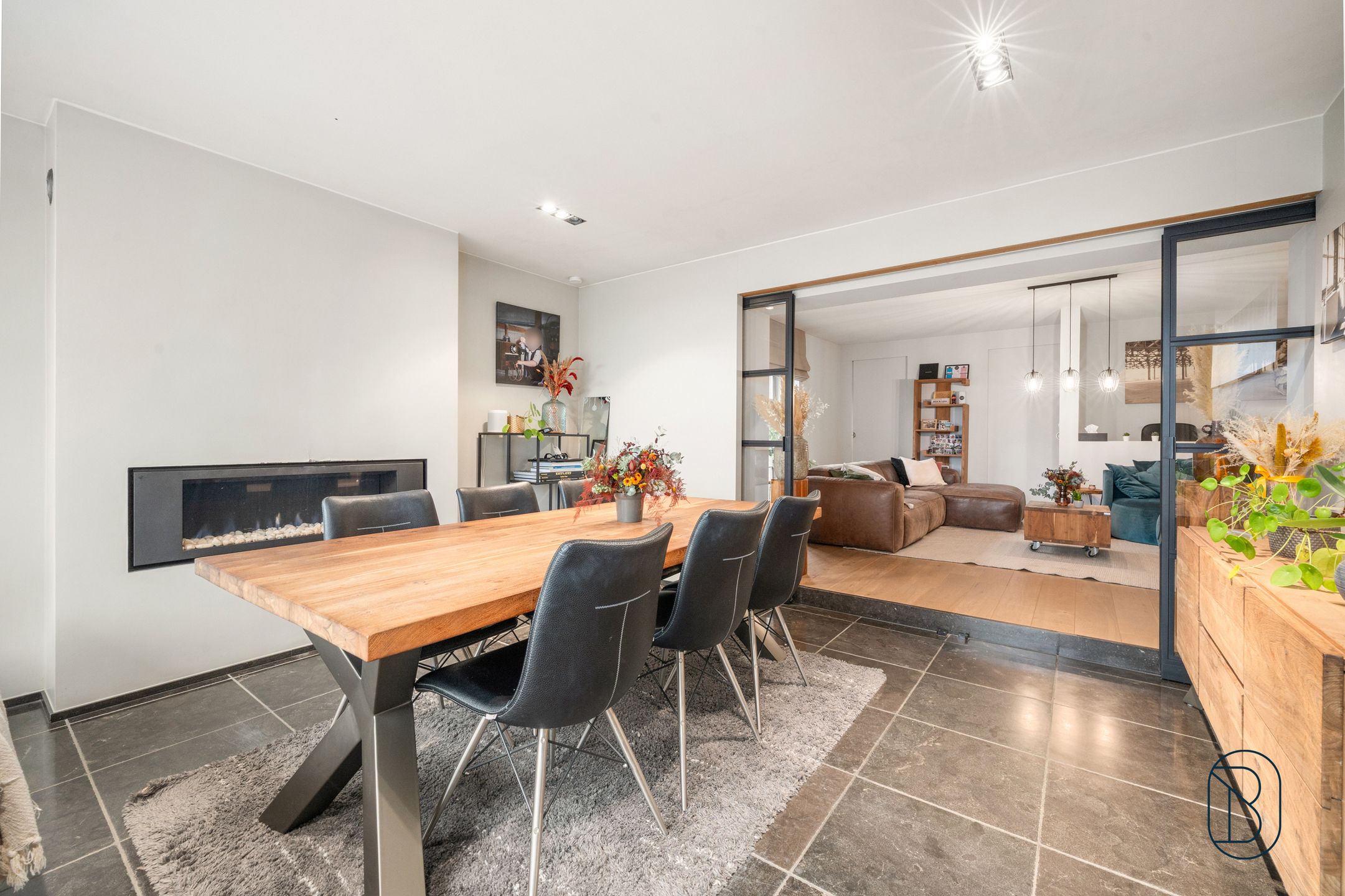 Stijlvolle gerenoveerde woning met loods in Zwevegem foto 3