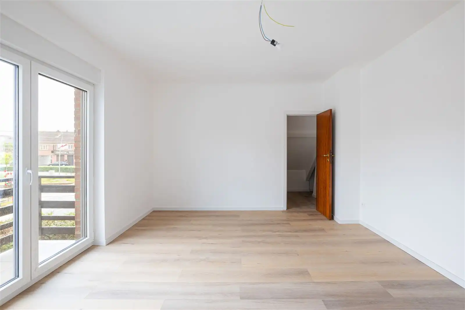 Volledig vernieuwde villa met 3 slaapkamers, tuin en garage! foto 10