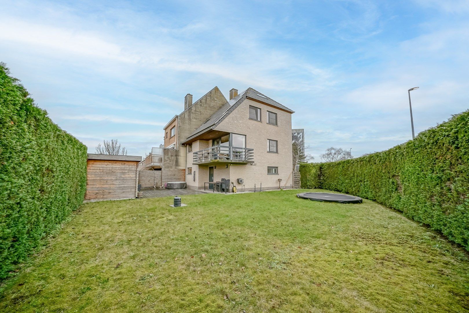 Ruime en energiezuinige woning met 4 slaapkamers te Oostende foto 2