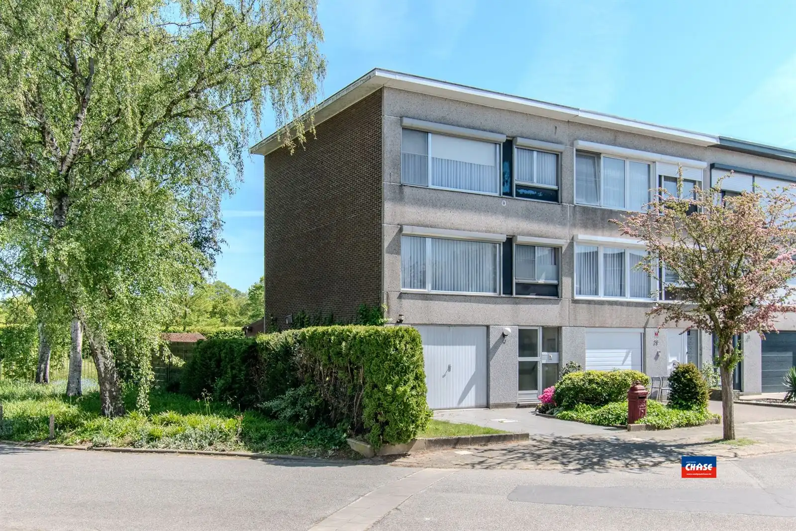 Hoofdfoto van de publicatie: HOB met drie slaapkamers, garage en tuin